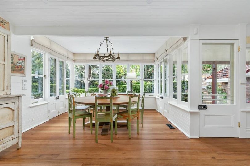 The breakfast room.