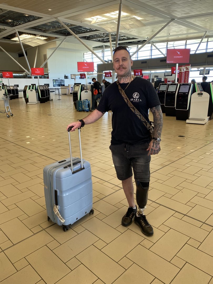 Casey Gadaleta, 39, left from Brisbane Airport on Sunday afternoon and is expected to cross into Ukraine on Tuesday. 