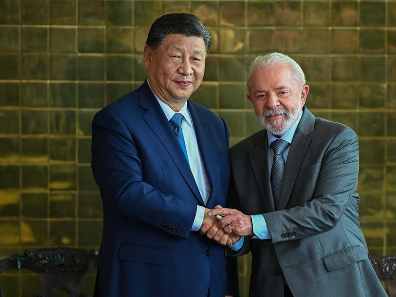 Xi Jinping, China's president, left, and Luiz Inacio Lula da Silva, Brazil's president, shake hands. 