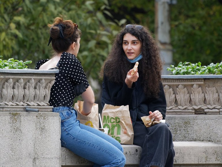 A therapist says getting outside during your work day is important.