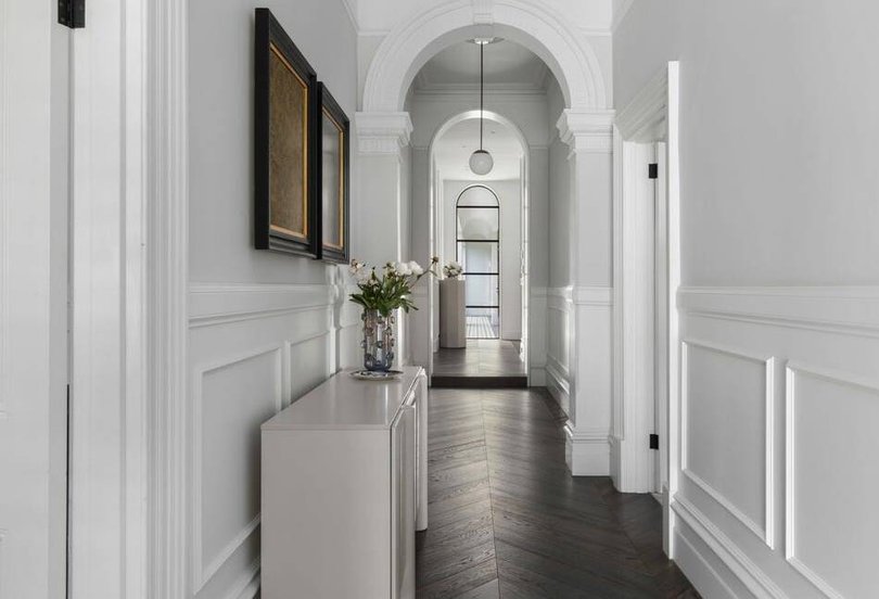 Archway features in the hallway.