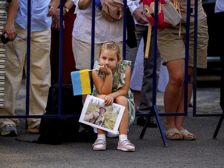Russian troops have taken control of two more settlements along the 1000km front line in Donetsk.