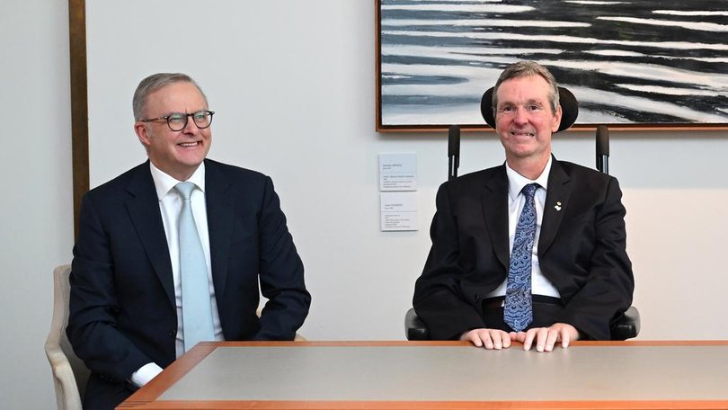 Anthony Albanese caught up with Neale Daniher ahead of his visit to federal parliament. (Lukas Coch/AAP PHOTOS)