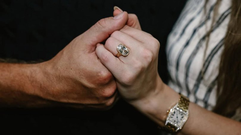 Jewellery experts have weighed in on Taylor Swift’s engagement ring, with estimates it is worth up to $US1.3 million.