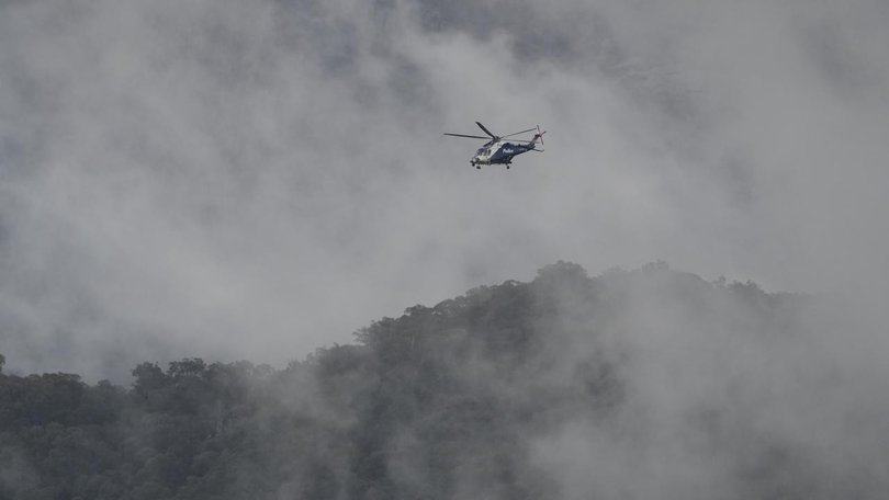 Harsh weather in Victoria's alpine region is complicating the hunt for an accused cop killer.
