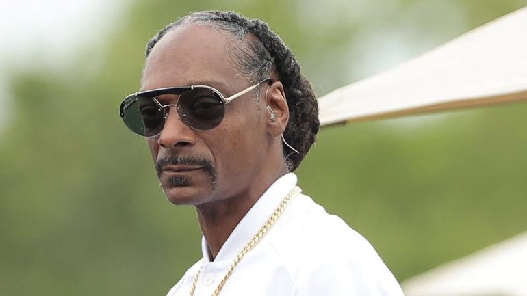 Snoop Dogg has backtracked from comments he made about a same sex couple in Lightyear.