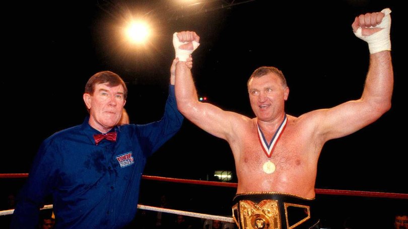 Joe Bugner celebrates after beating James "Bonecrusher" Smith for the WBF heavyweight crown. (AP PHOTO)