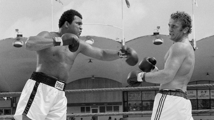 Muhammad Ali v Joe Bugner at the World Heavyweight Championship in Kuala Lumpur, Malaysia, 30th June 1975.