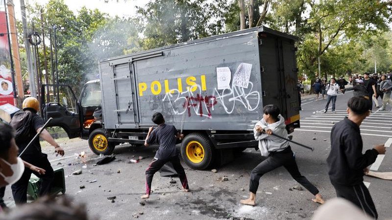 Government issues travel warning for Indonesia amidst protest concerns.