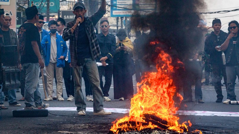 Students from the Indonesian Islamic Student Movement burn tires as they block a main provincial road in Sleman, Yogyakarta.