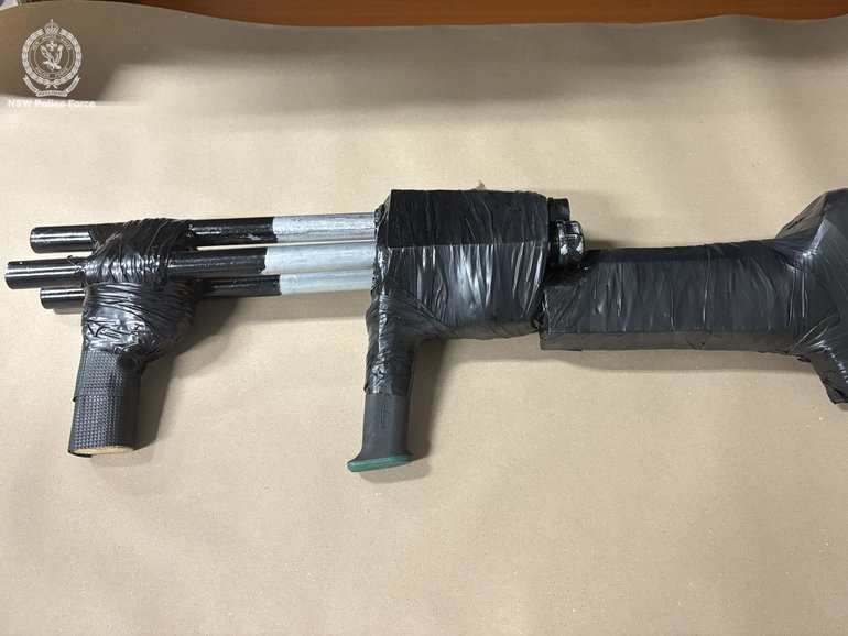 The men were arrested ad the ‘slam guns’ were seized by police.