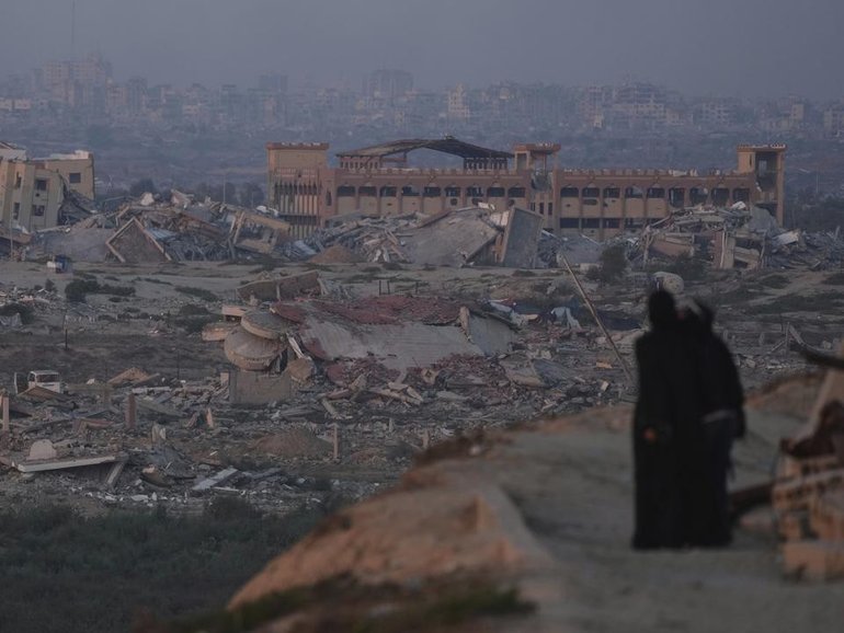 Israel forces close in on Gaza City's centre in an offensive that has drawn international criticism.