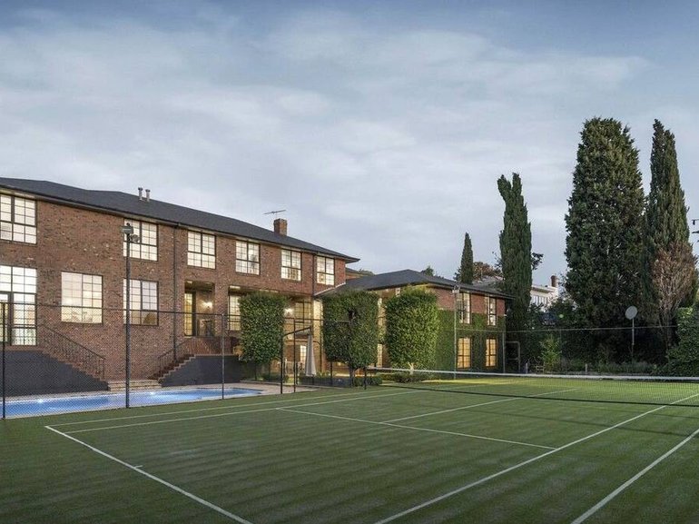 Toorak Estate featuring Tennis court and pool - Short term lease only.