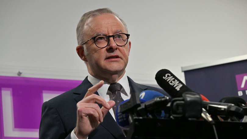 Australia and Vanuatu are preparing to sign a deal covering security and economic development. 