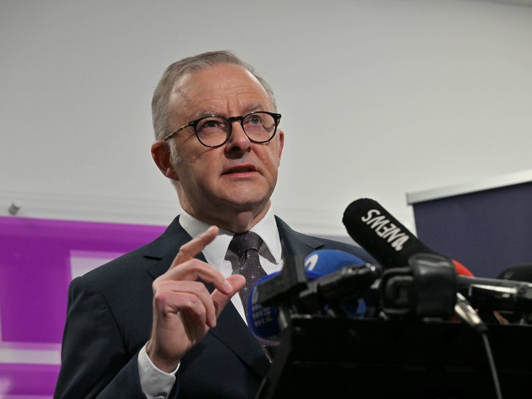 Australia and Vanuatu are preparing to sign a deal covering security and economic development. 