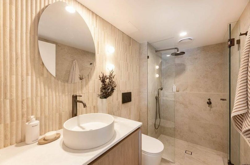 The ensuite.
