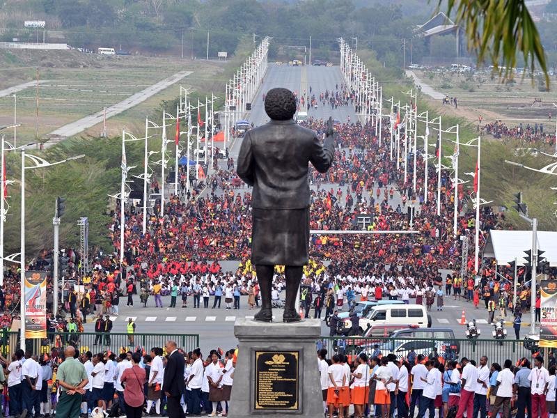 Papua New Guineans celebrate 50 years of independence in front of a statue of their founding father.