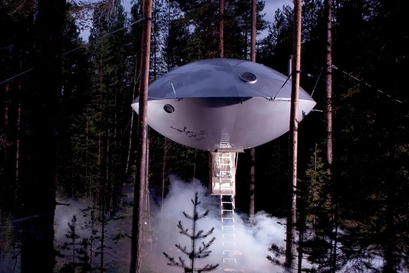 Experience luxury in the treetops in the unique UFO cabin.