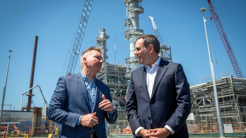  Treasurer Jim Chalmers and Minister for Climate and Energy Chris Bowen 