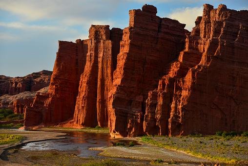 Sandstone cliffs towering above a river on the Quebrada de las Conchas, or Quebrada de Cafayate, Salta Province, northwest Argentina.