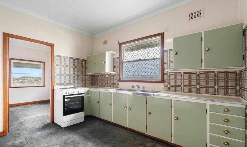 The kitchen before the renovation.