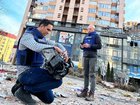 7NEWS cameraman Simon Hydzik with 7NEWS reporter Chris Reason in Ukraine.