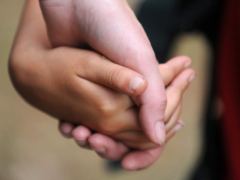 Recent comments on autism risk hamper efforts to encourage families to reach out, an expert says. 
