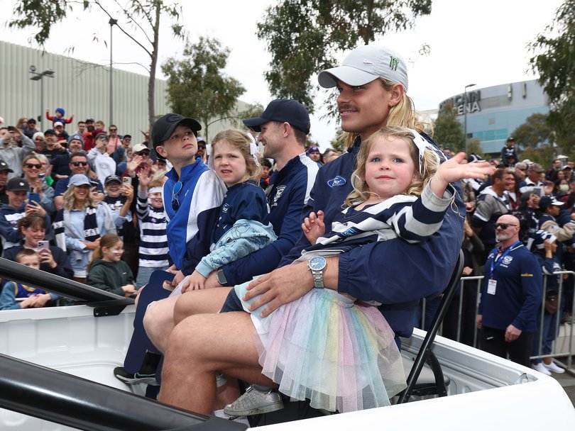 Bailey Smith with Dangerfield and his kids.