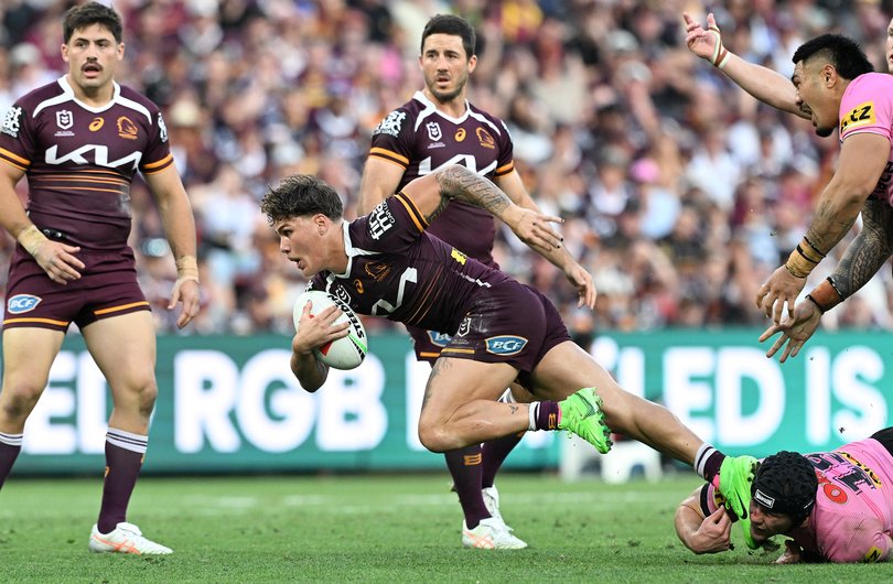 BRISBANE, AUSTRALIA - SEPTEMBER 28: Reece Walsh of the Broncos breaks away from the defence during the NRL Preliminary Final match between Brisbane Broncos and Penrith Panthers at Suncorp Stadium, on September 28, 2025, in Brisbane, Australia. (Photo by Bradley Kanaris/Getty Images)
