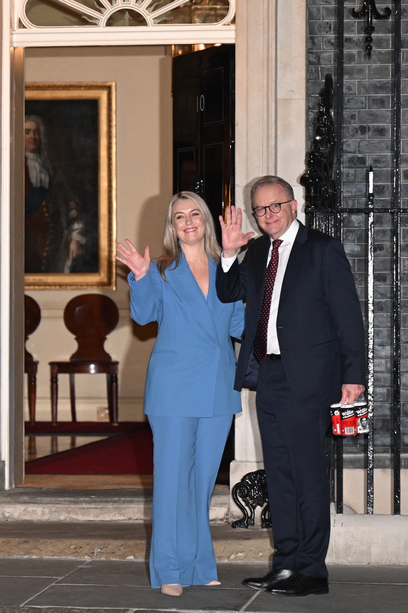 Anthony Albanese and Jodie Haydon arrive for an informal meeting at Number 10 Downing Street with Albo beer in hand. 