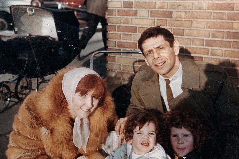 Anne Meara and Jerry Stiller with their kids including a young Ben Stiller.