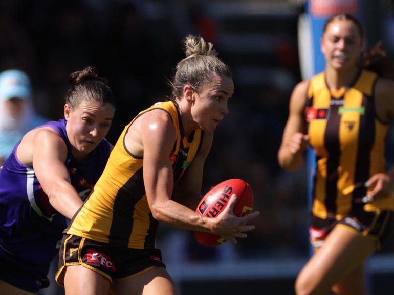 Emily Bates will miss Hawthorn's run to the AFLW finals with a shoulder injury. (Richard Wainwright/AAP PHOTOS)