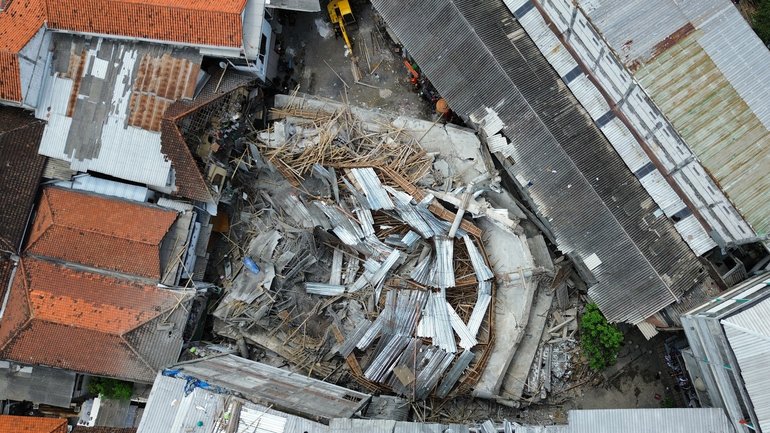 This aerial shot taken with a drone shows the rubble of a building that collapsed at the compound of an Islamic boarding school in Sidoarjo, East Java, Indonesia, Tuesday, Sept. 30, 2025. (AP Photo/Trisnadi)