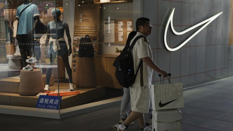 One of the world’s most recognisable brands is closing seven stores in one major city as one of its franchisees abruptly goes into liquidation.