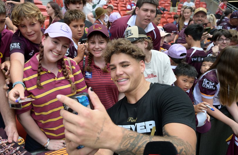 Reece Walsh gets a selfie with the fans during the  Broncos final training session in Brisbane on Wednesday.