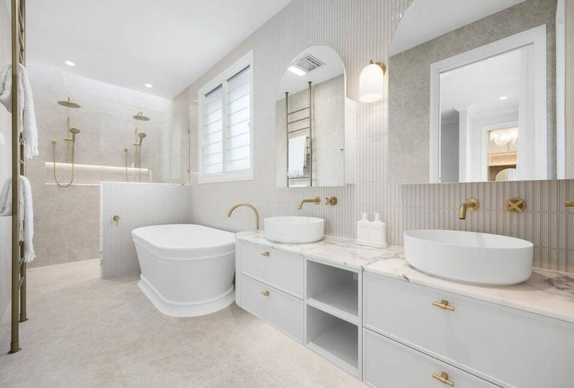 The luxury bathroom.
