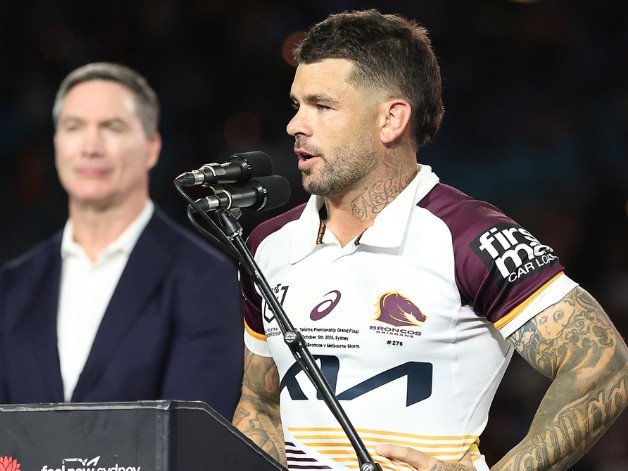 Adam Reynolds invited Billy Walters up to the dais. 