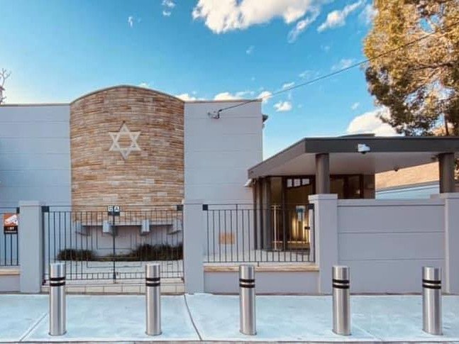 A man has been arrested after allegedly pointing a gun at a Sydney synagogue.