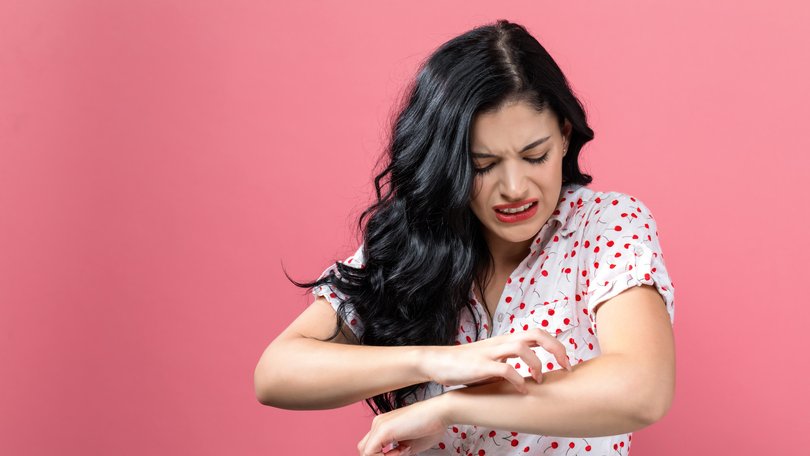 Experts reveal the best way to stop itchy skin.