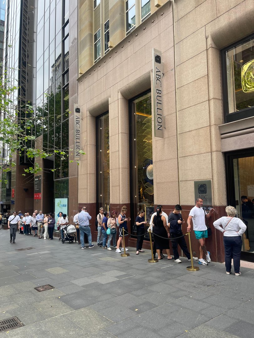 People line up to buy gold in Sydney this week.