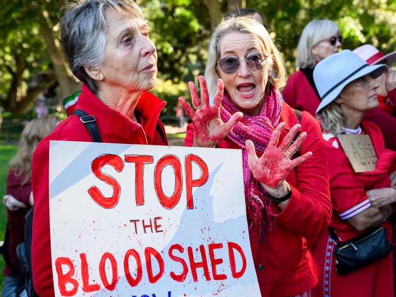 The peace deal could help improve cohesion in Australia after Israeli and Palestinian tensions. (Bianca De Marchi/AAP PHOTOS)