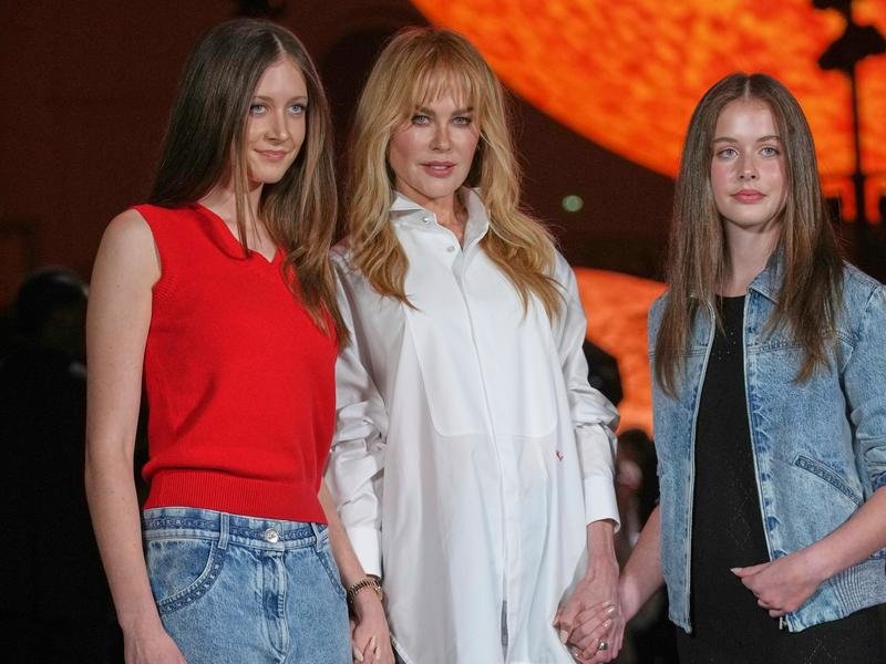 Nicole Kidman made her first post-divorce appearance in Paris, flanked by her teenage daughters. (AP PHOTO)