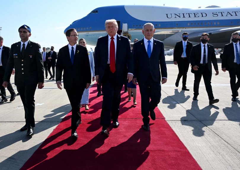 Prime Minister Benjamin Netanyahu and his wife Sara, together with President Isaac Herzog and his wife Michal, welcoming US President Donald Trump at Ben-Gurion International Airport. 
