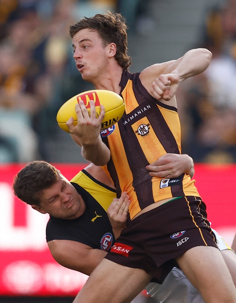 MELBOURNE, AUSTRALIA - MAY 04: Henry Hustwaite of the Hawks is tackled by Jacob Hopper of the Tigers during the 2025 AFL Round 08 match between the Hawthorn Hawks and the Richmond Tigers at the Melbourne Cricket Ground on May 4, 2025 in Melbourne, Australia. (Photo by Michael Willson/AFL Photos)