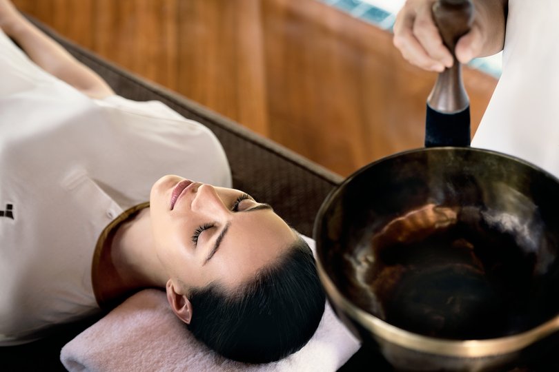 Daily massages, tailored workouts, and holistic treatments like acupuncture and acupressure form the rhythm of life at Chiva-Som.