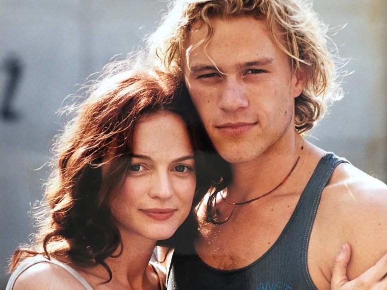 Heather Graham and Heath Ledger dated 25 years ago.