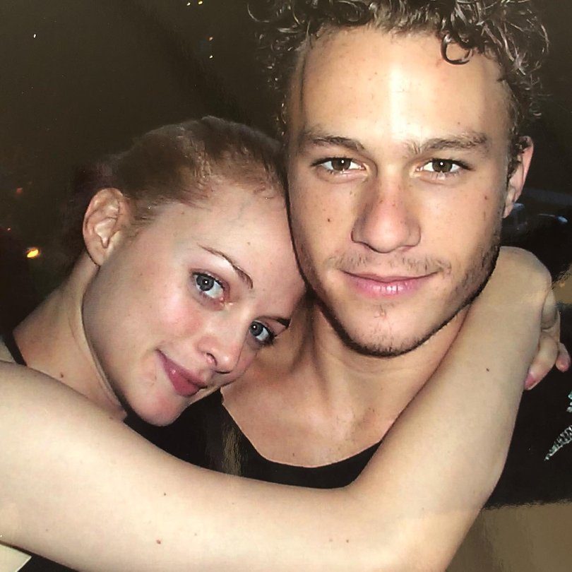 Heather Graham remebers Heath Ledger as one of Hollwood's 'bright lights'.
