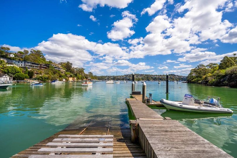 The property has mooring facilities.