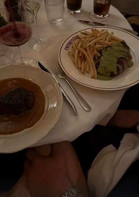 The couple shared this picture while on a dinner date.