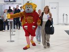 Sonia Kruger is greeted by Fat Cat at Perth Airport ahead of Telethon.